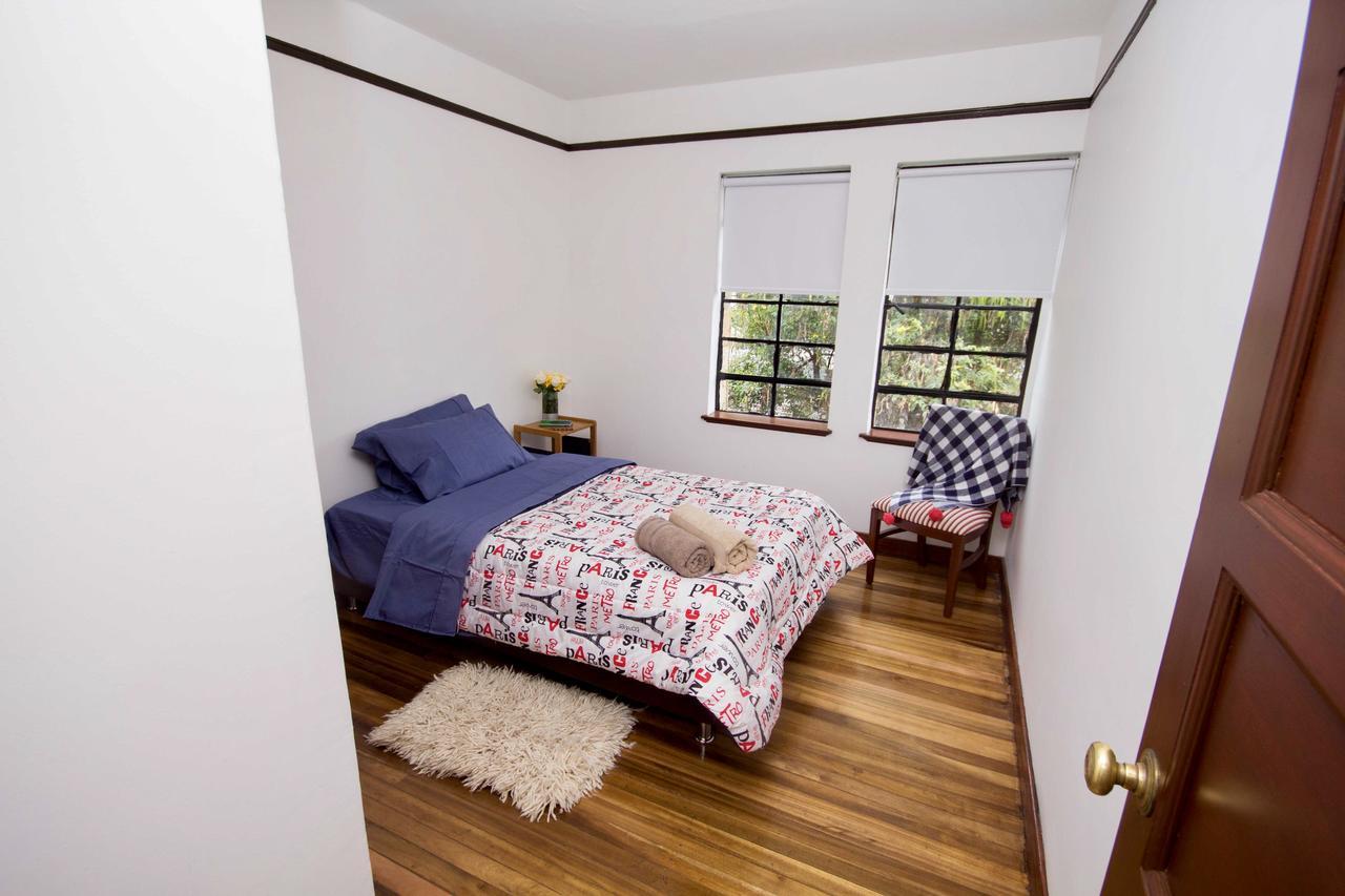House For Groups - The Hostel Project Bogota Buitenkant foto