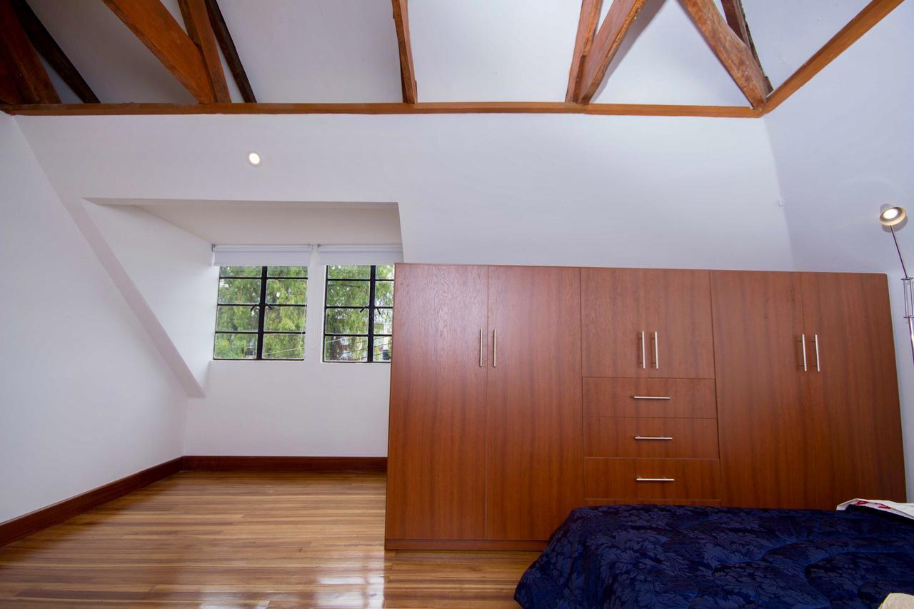 House For Groups - The Hostel Project Bogota Buitenkant foto