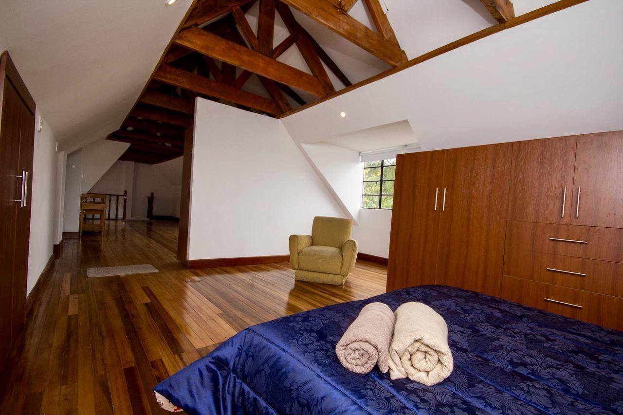 House For Groups - The Hostel Project Bogota Buitenkant foto