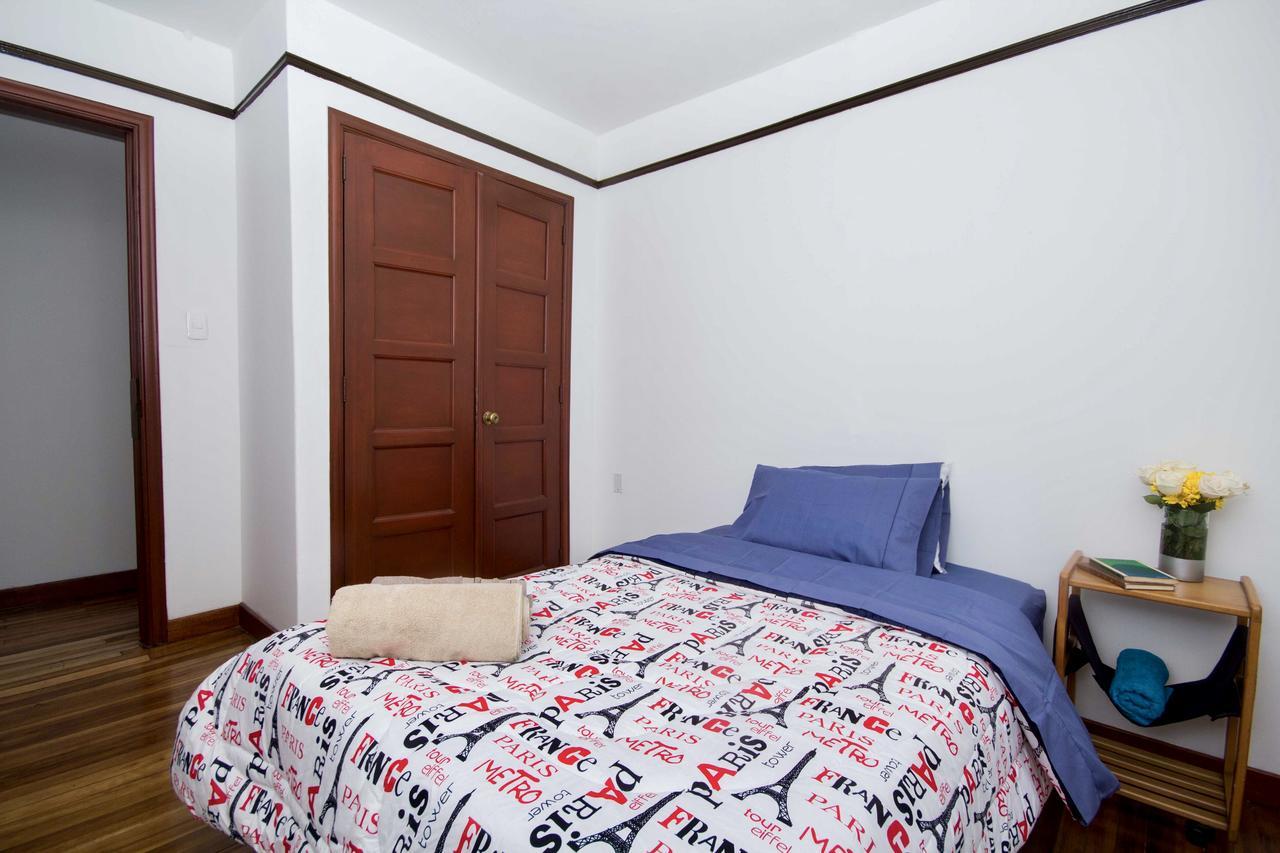 House For Groups - The Hostel Project Bogota Buitenkant foto