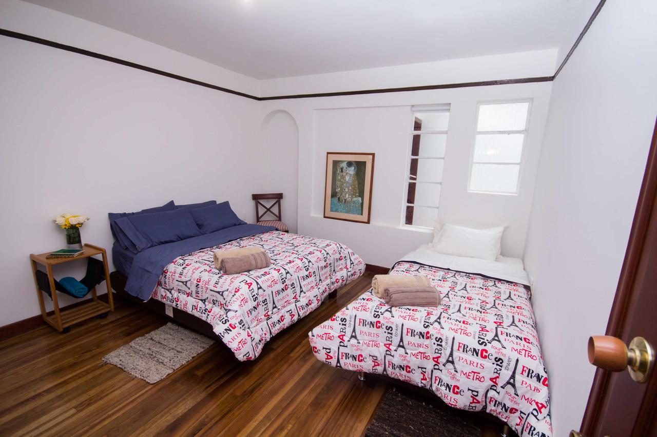 House For Groups - The Hostel Project Bogota Buitenkant foto