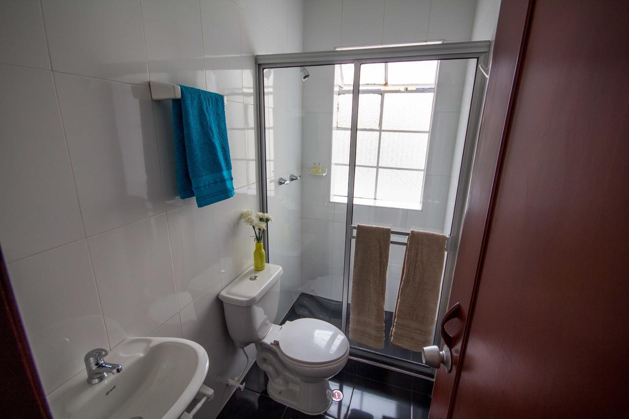 House For Groups - The Hostel Project Bogota Buitenkant foto