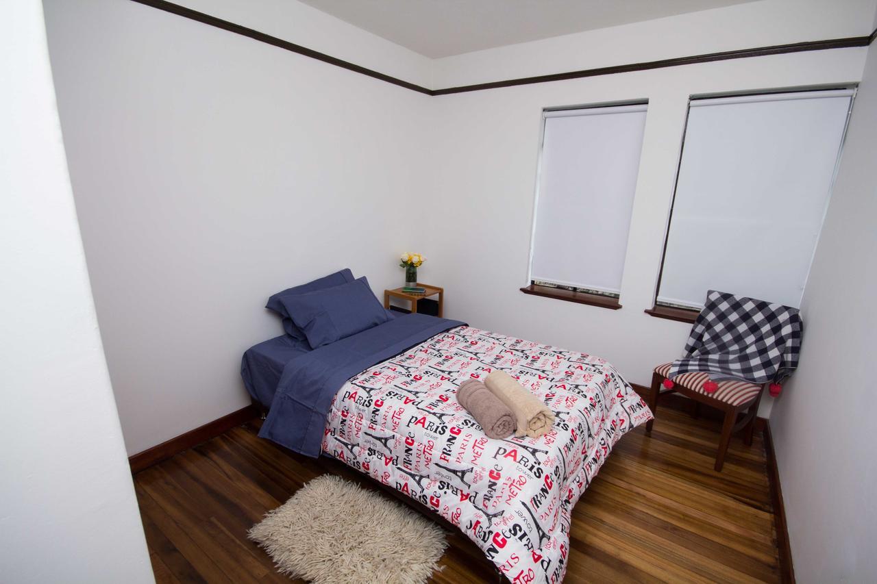 House For Groups - The Hostel Project Bogota Buitenkant foto