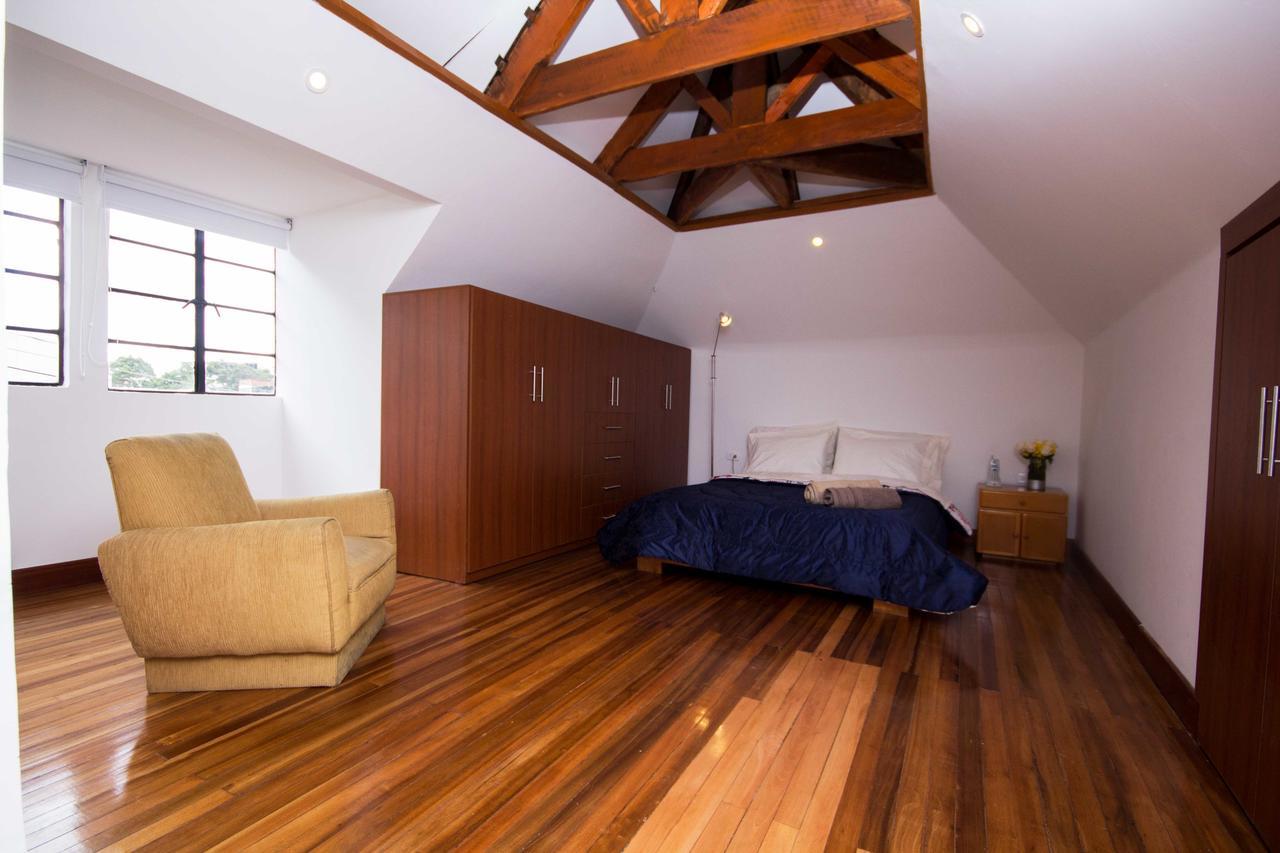 House For Groups - The Hostel Project Bogota Buitenkant foto
